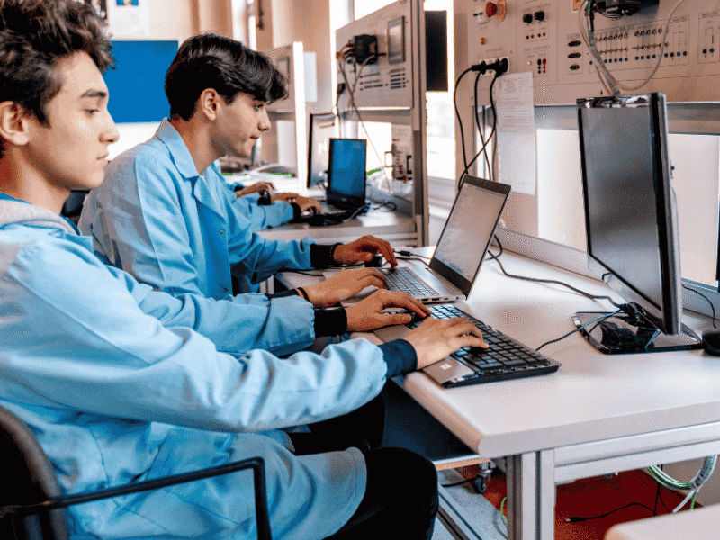 How Vocational Training Opens Doors to New Career Opportunities